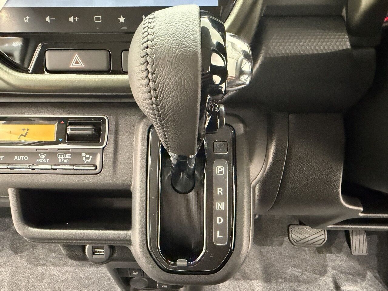 ハスラー タフワイルド 9インチ全方位モニター付メモリーナビ オフ