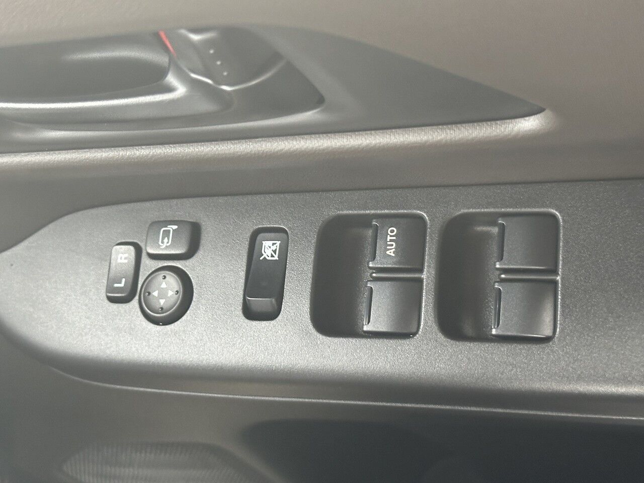 40056957-020.jpg