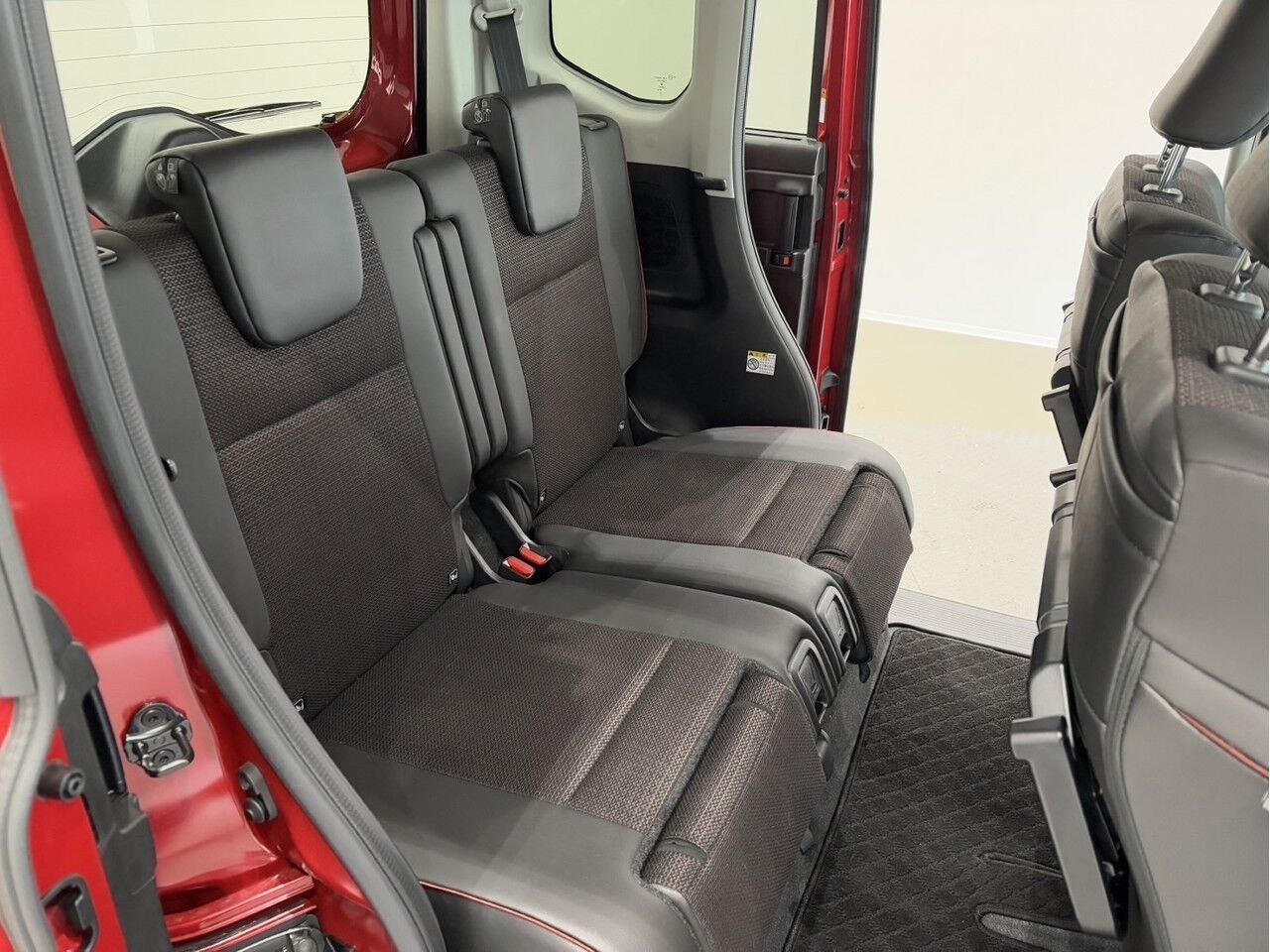 40057325-014.jpg