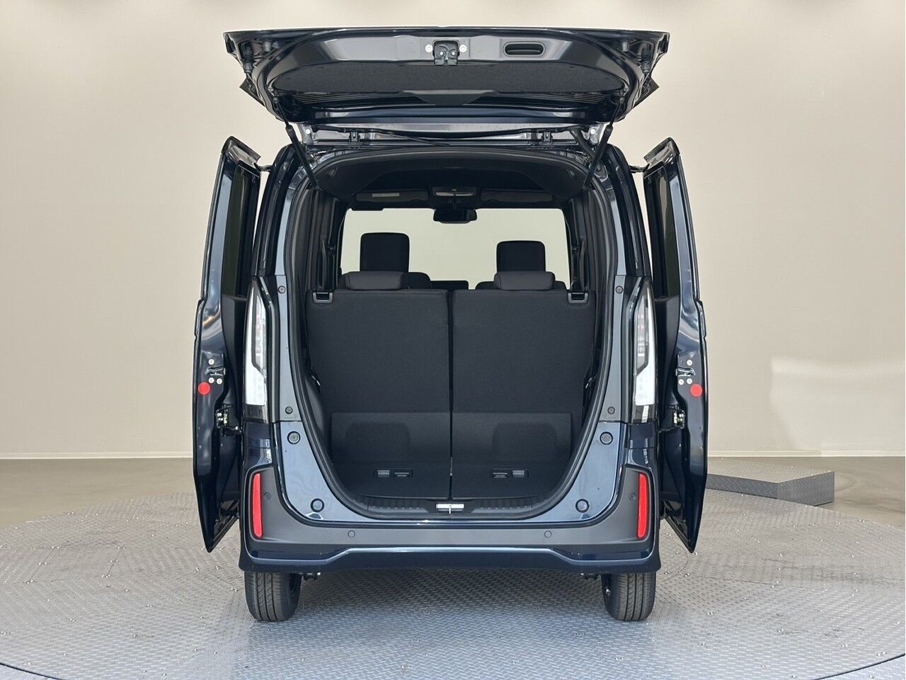 N-BOX CUSTOM CUSTOM ミッドナイトブルービームメタリックの在庫