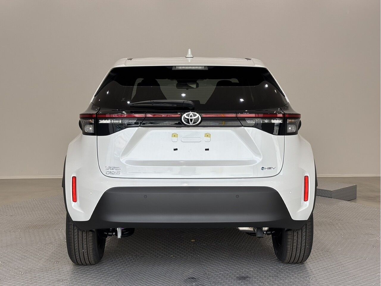 ヤリスクロス HYBRID X プラチナホワイトパールマイカの在庫情報