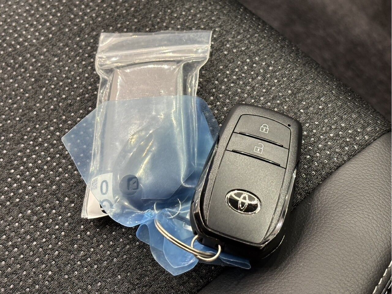 ヤリスクロス Z 8インチディスプレイオーディオ ブラックマイカ