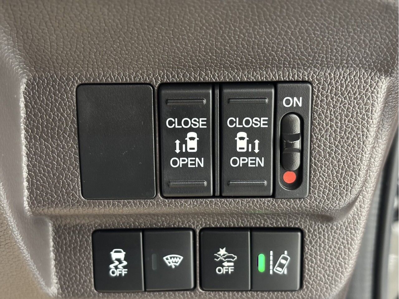 40059982-016.jpg