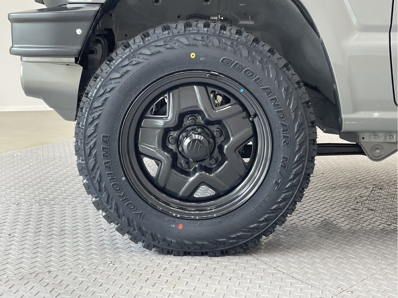ジムニー XL ダムドthe ROOTS. R7/8/9〜限定目玉車 ミディアム