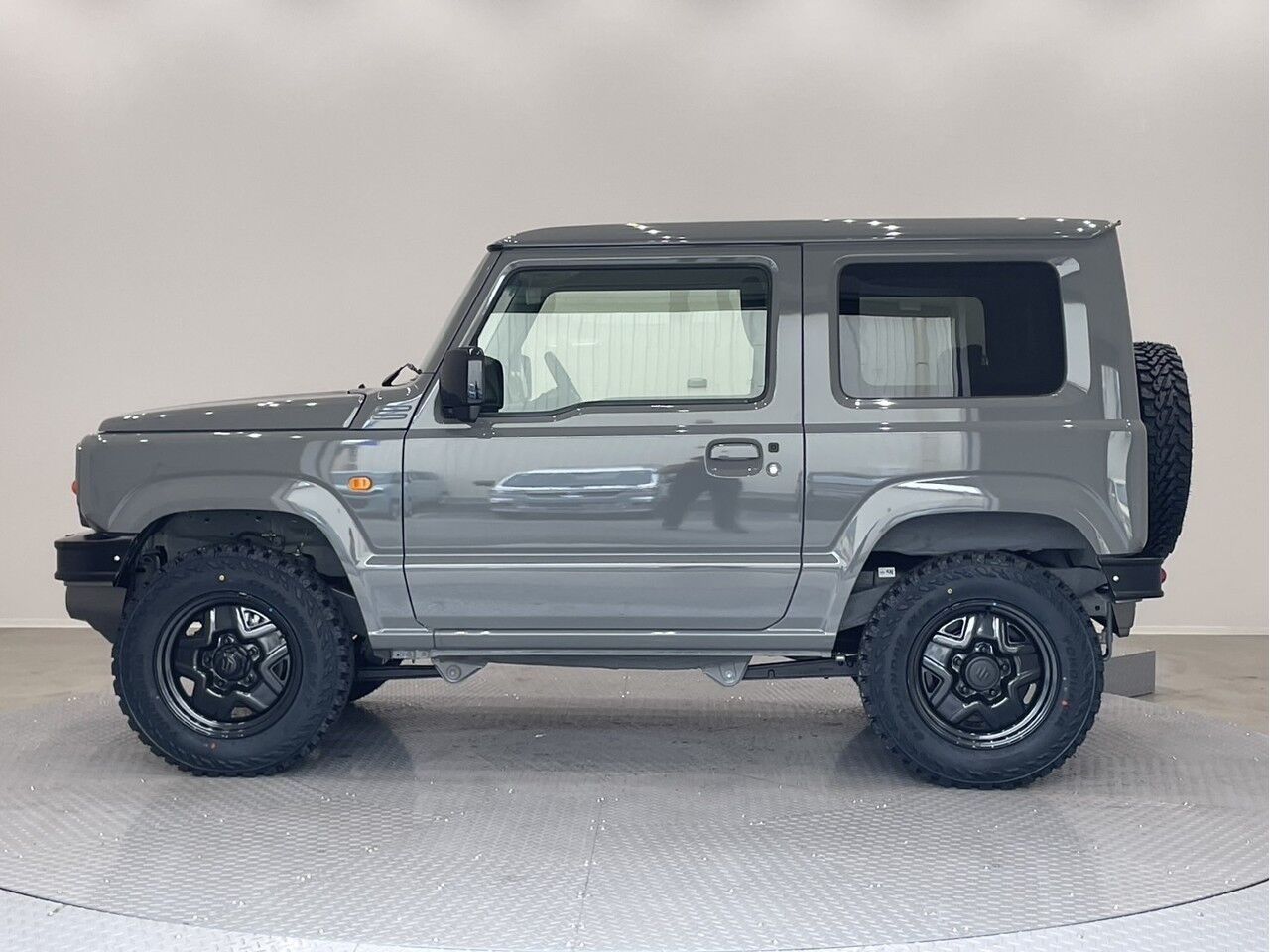 ジムニー XL ダムドthe ROOTS. R7/8/9〜限定目玉車 ミディアム