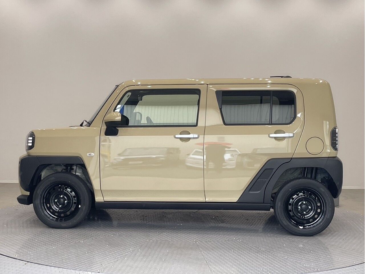 タフト X サンドベージュメタリックの在庫情報 - 【サコダ車輌