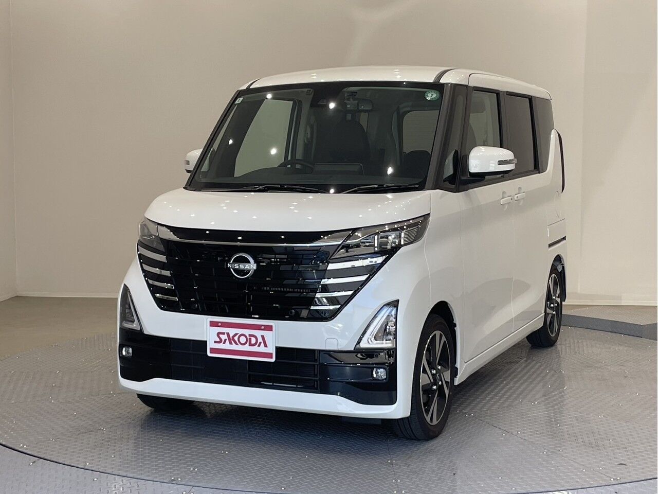 今日限定値下げ日産 ハイウェイスター ホワイト 今日限定値下げ日産 ハイウェイスター ホワイト 日産 セレナ