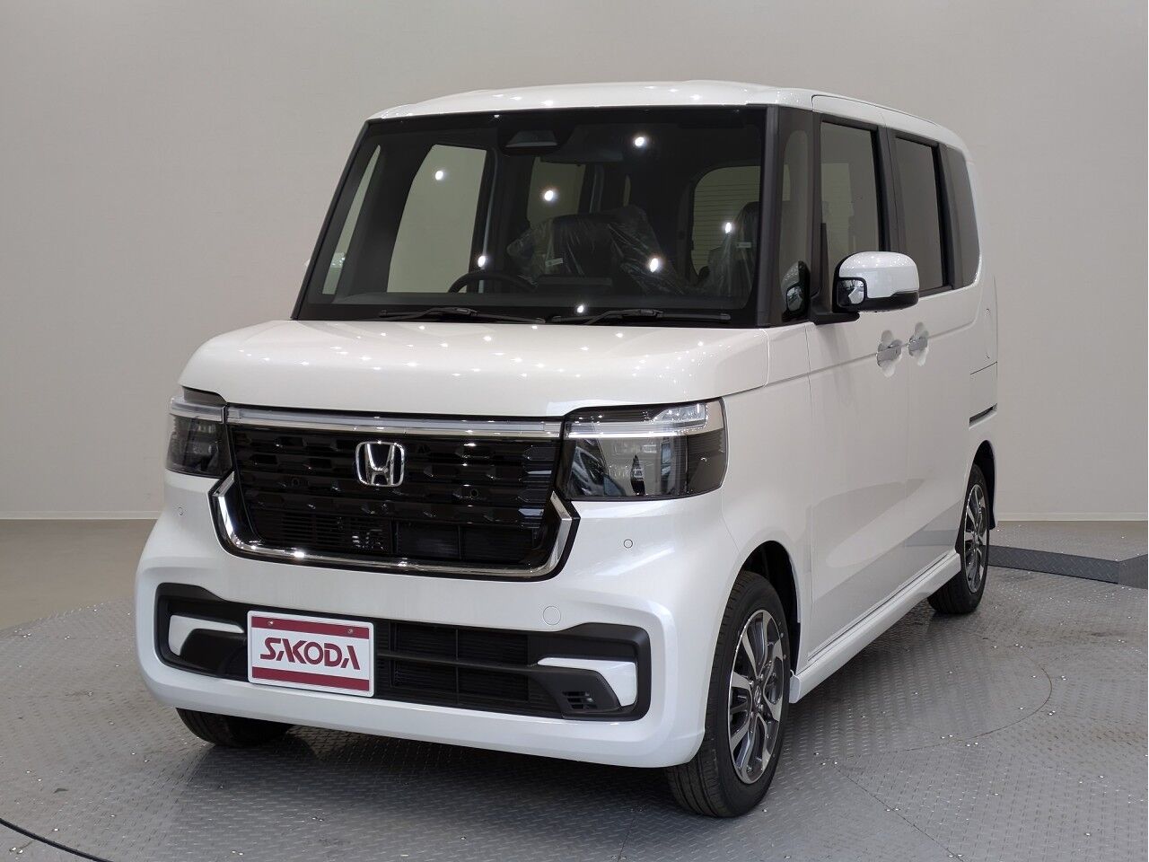 N-BOX CUSTOM R8/4/25〜 プラチナホワイト・パールの在庫情報 | 広島