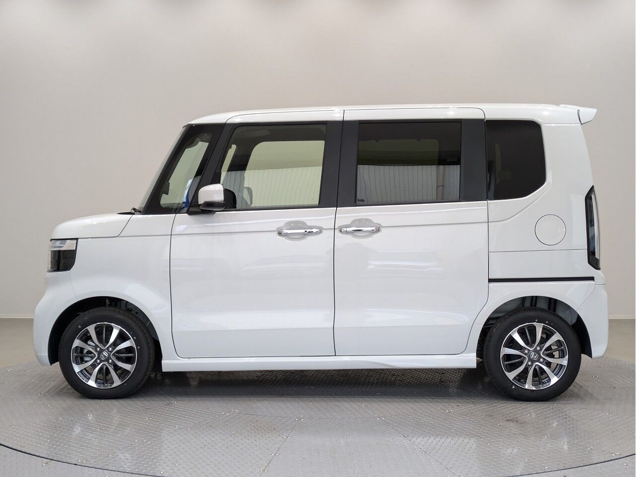 N-BOX CUSTOM プラチナホワイト・パールの在庫情報 | 広島最大級の