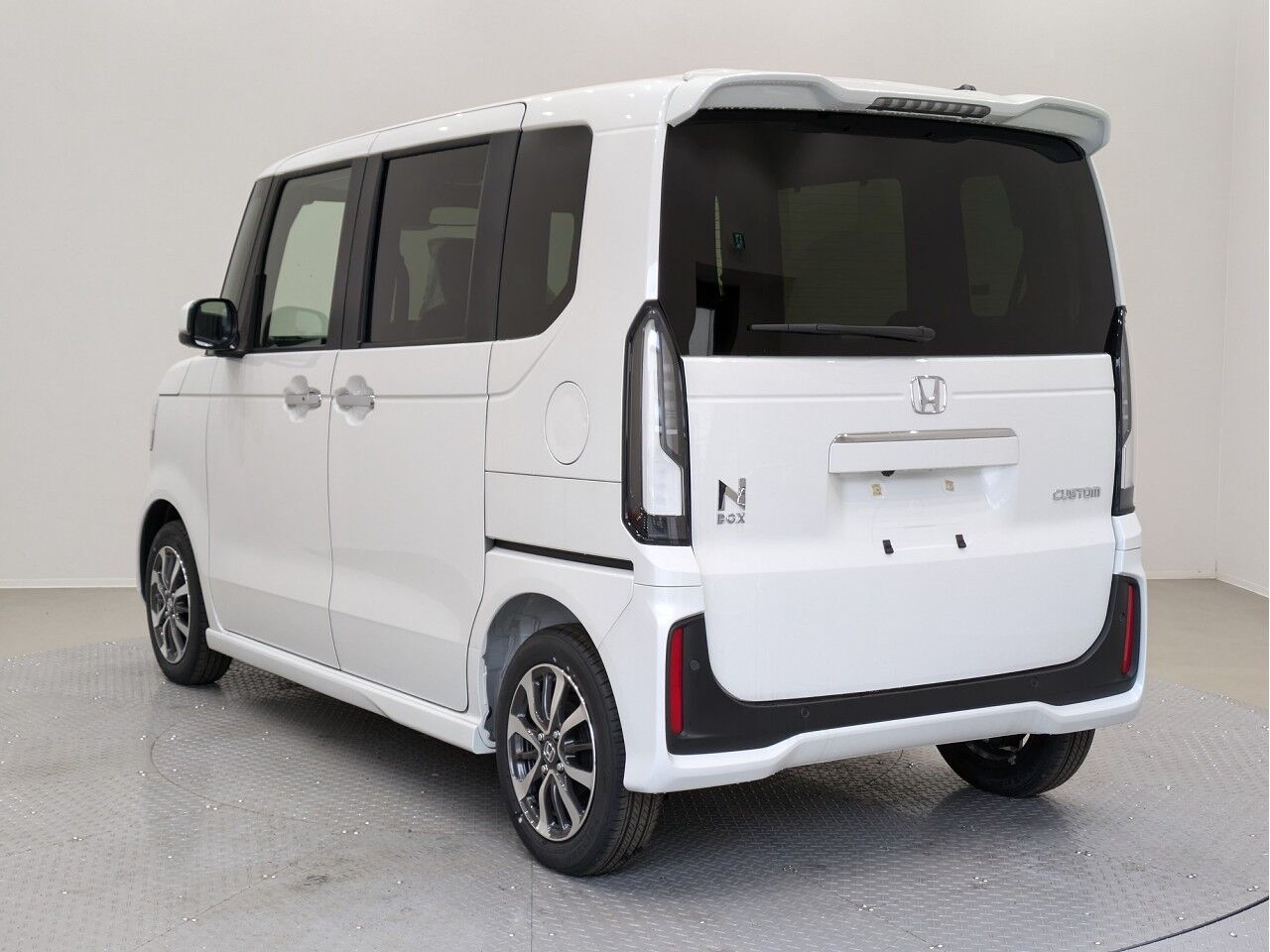 N-BOX CUSTOM R8/4/25〜 プラチナホワイト・パールの在庫情報 | 広島