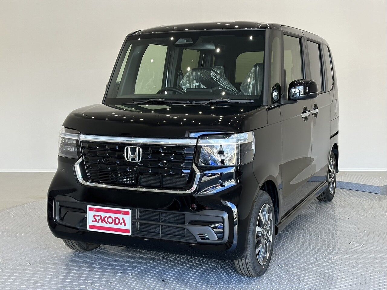N-BOX CUSTOM クリスタルブラックパールの在庫情報 | 広島最大級の