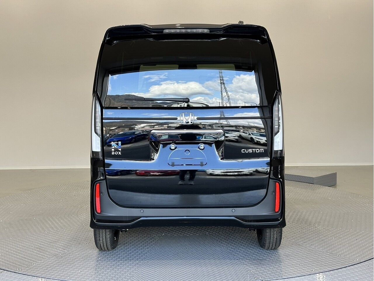 N-BOX CUSTOM クリスタルブラックパールの在庫情報 | 広島最大級の