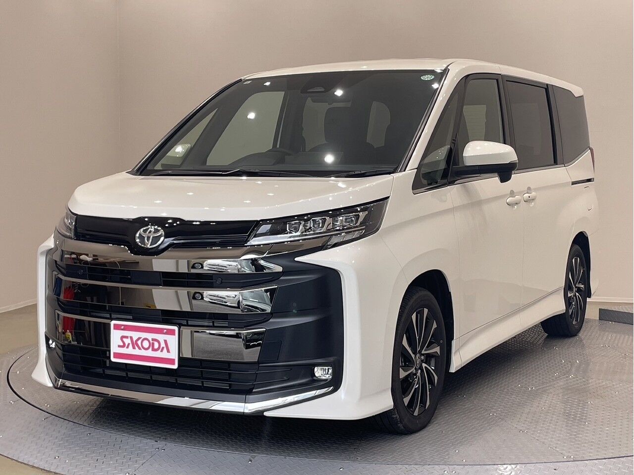 ノア S-Z 7人乗り 10.5インチディスプレイオーディオ ホワイト