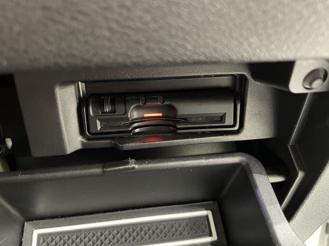 セレナ ハイウェイスター Vセレクション ブリリアントホワイトパール3