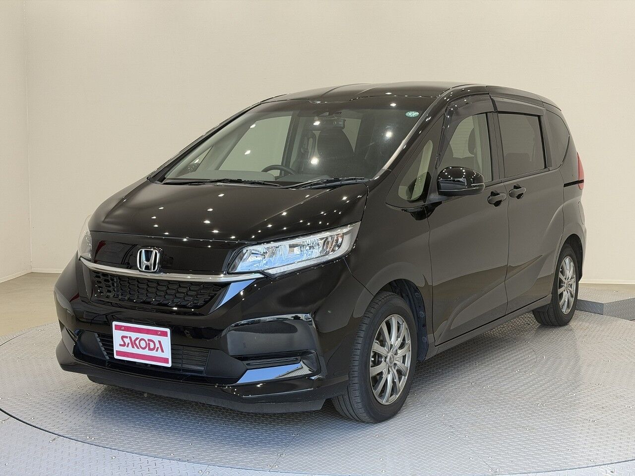 フリード G Honda SENSING 6人乗り クリスタルブラック・パールの在庫