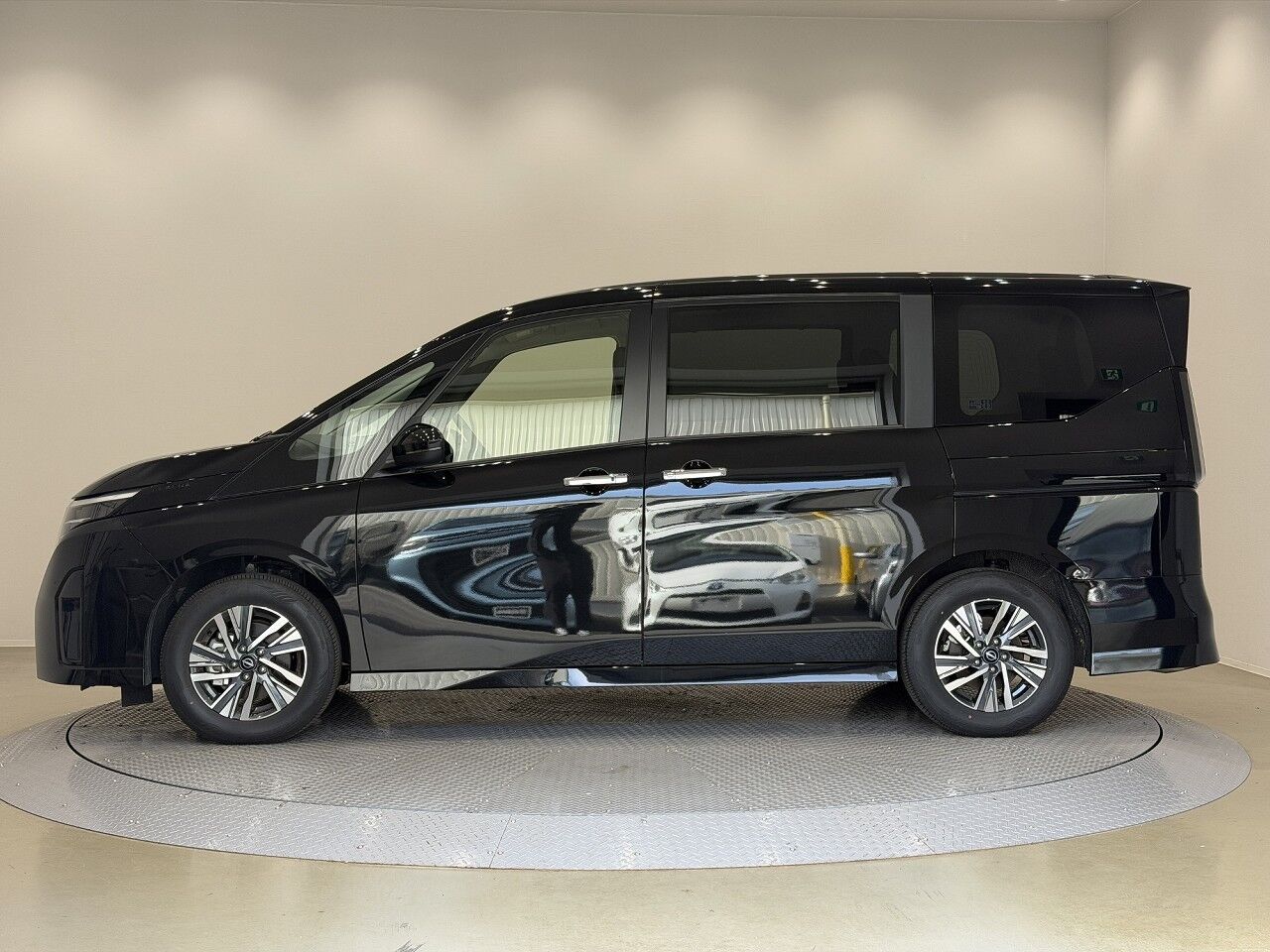 カーレナ　セミアコ　2月4日まで セレナ ハイウェイスターV ダイヤモンドブラックの在庫情報 | 広島県内