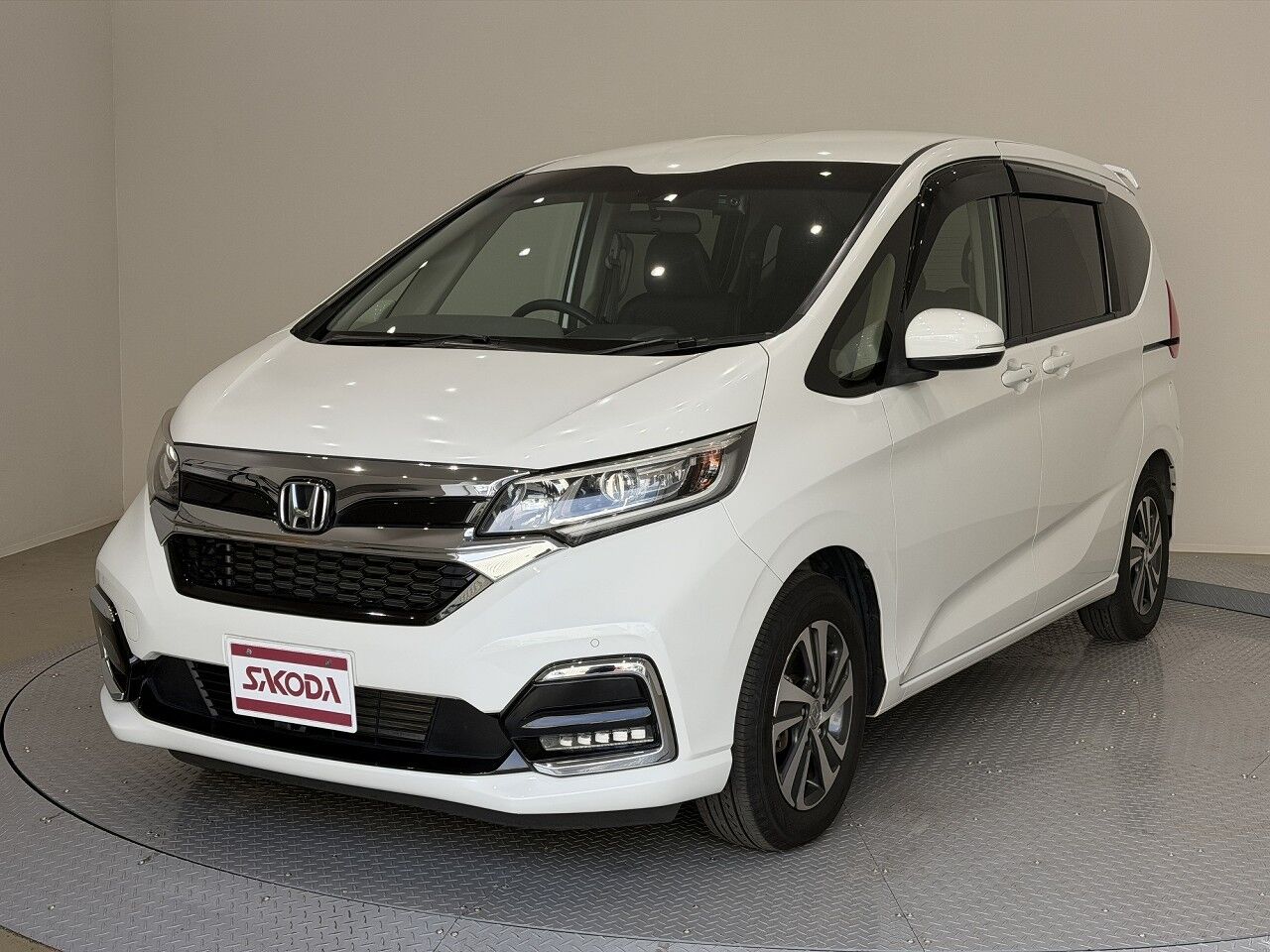 フリード G Honda SENSING 6人乗り プラチナホワイト・パールの在庫