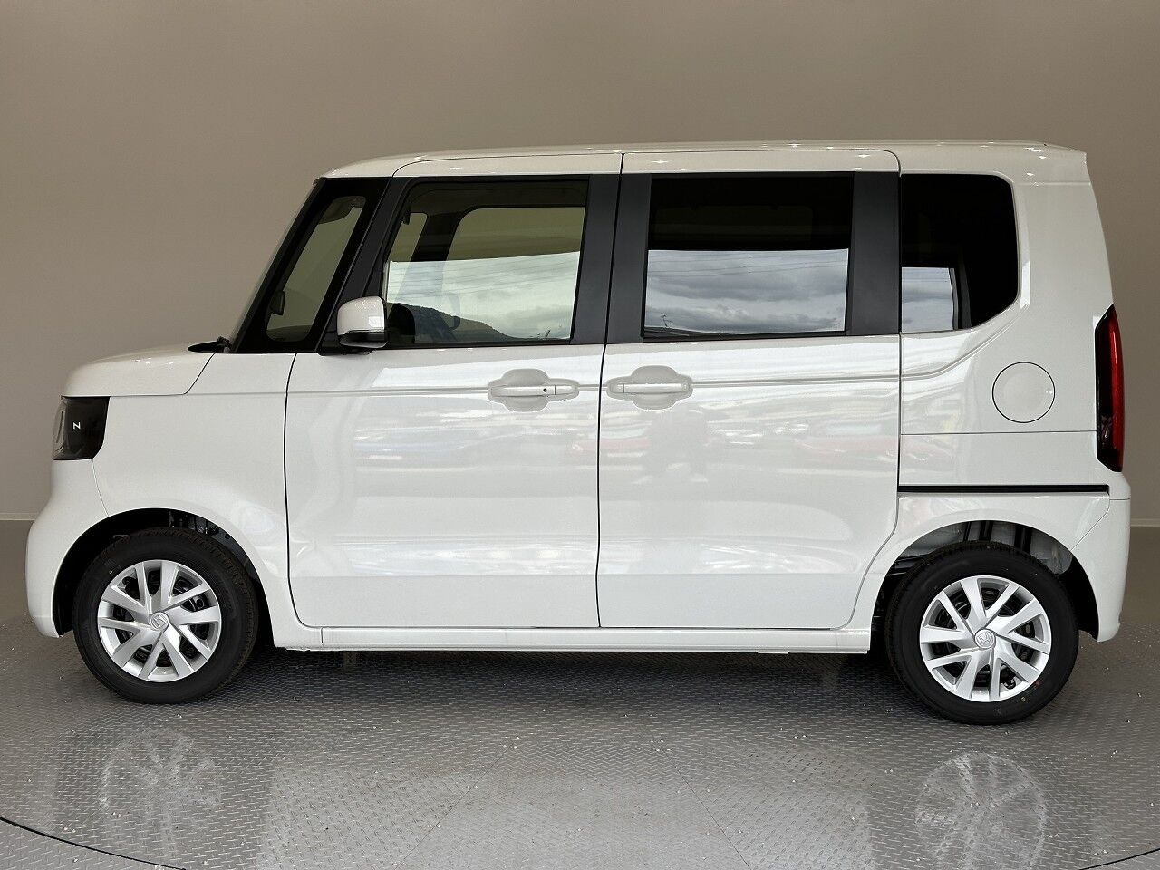 N-BOX ベース R8/6/13〜目玉車 プラチナホワイトパールの在庫情報