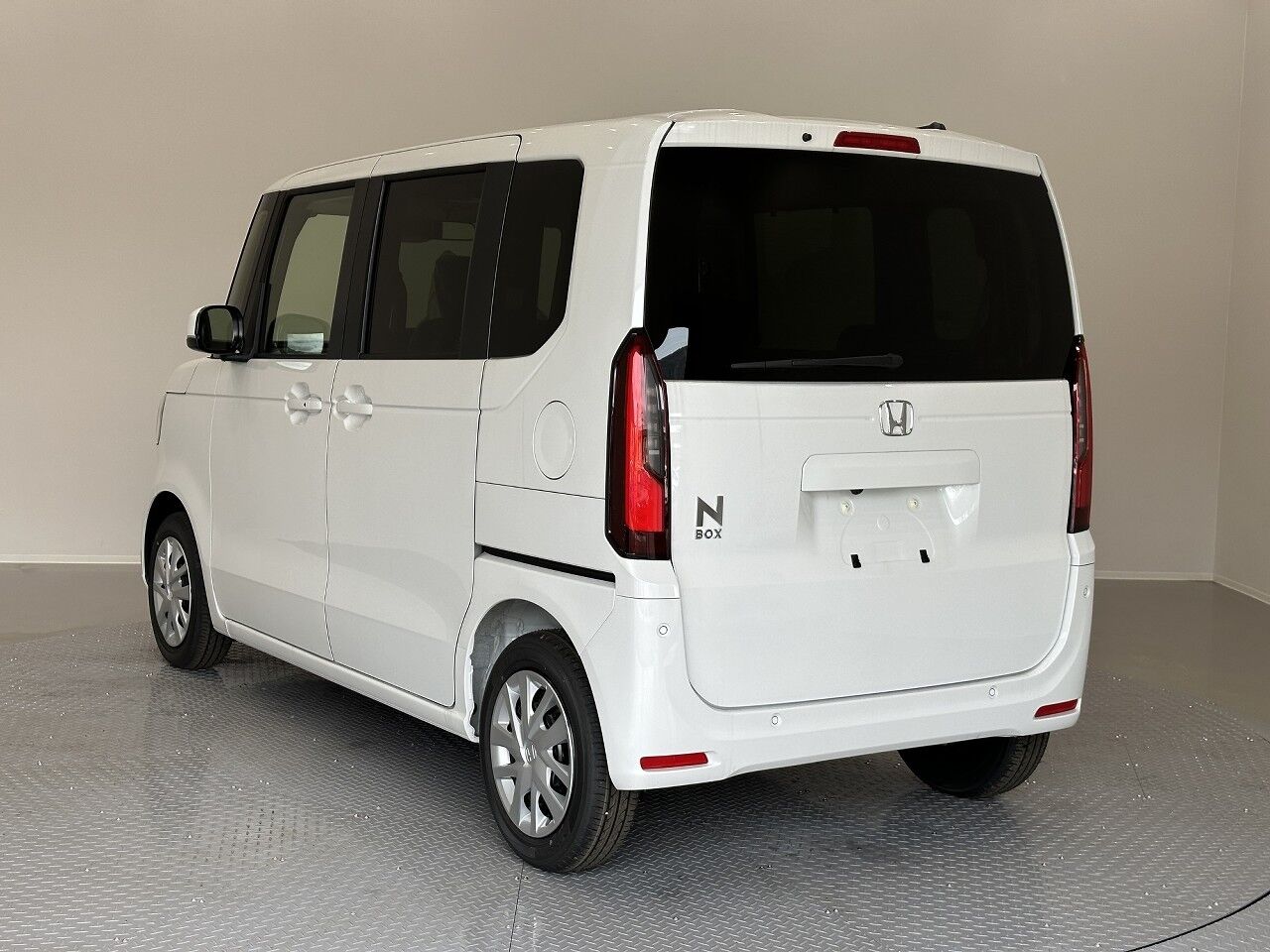 N-BOX ベース R8/6/13〜目玉車 プラチナホワイトパールの在庫情報