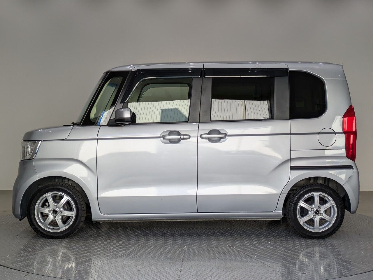 N-BOX G・L Honda SENSING ルナシルバーメタリックの在庫情報