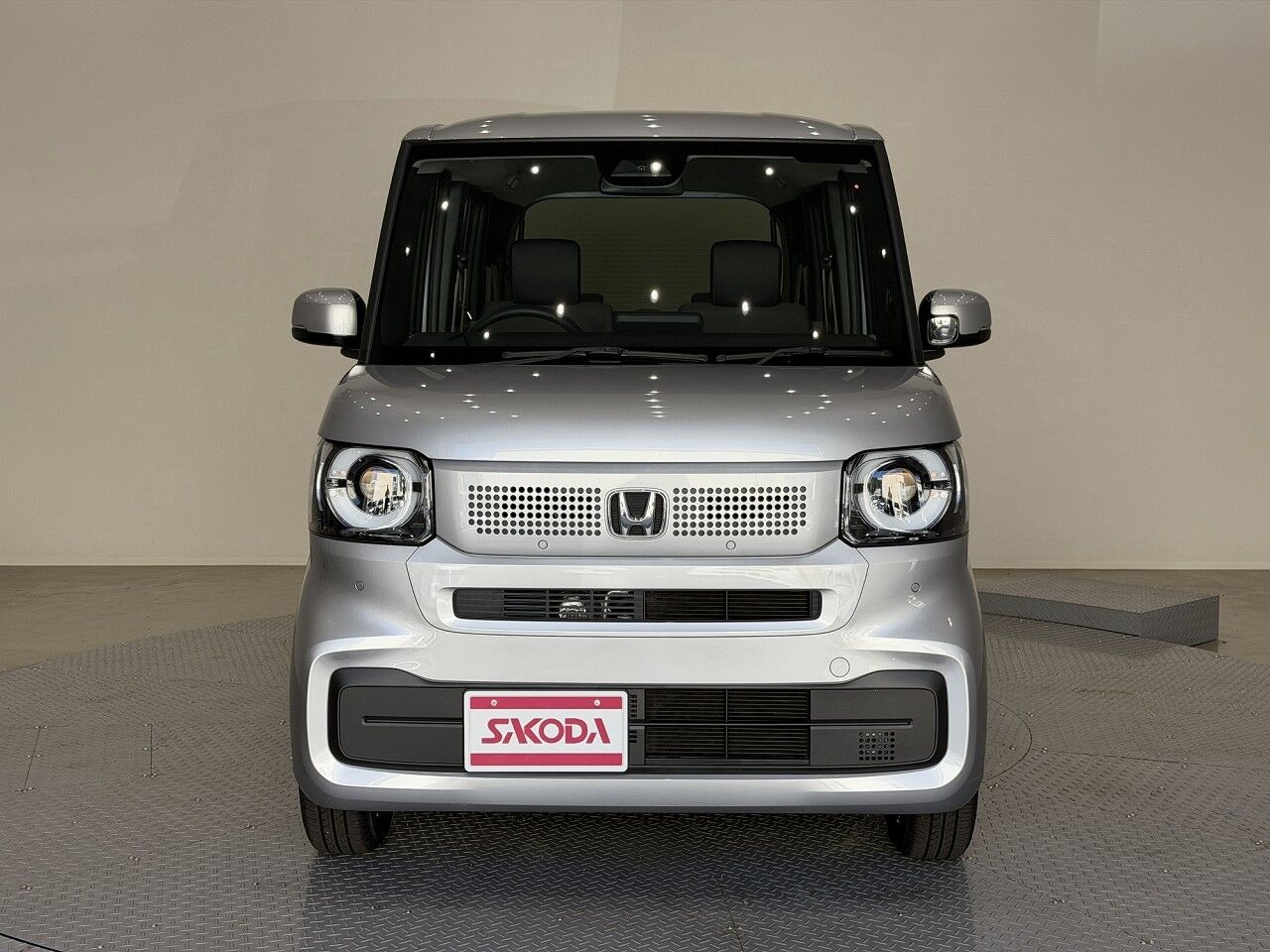 N-BOX ベース ルナシルバー・メタリックの在庫情報 - 【サコダ車輌海田