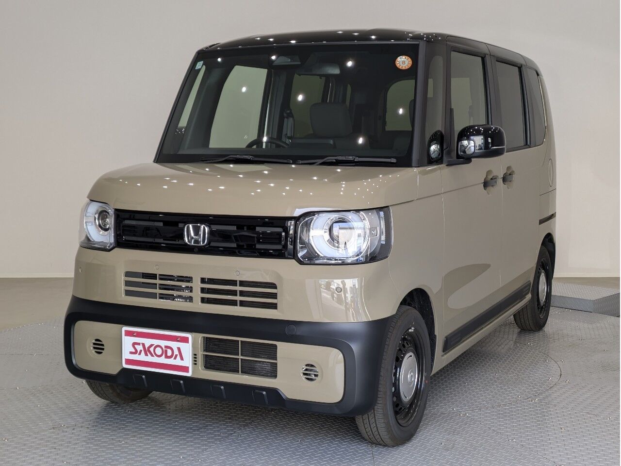 N-BOX JOY R8/4/25〜 デザートベージュ・パール&ブラックの在庫情報