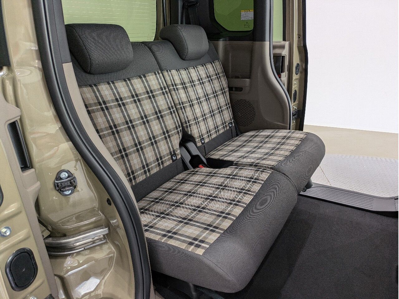 N-BOX JOY R8/4/25〜 デザートベージュ・パール&ブラックの在庫情報