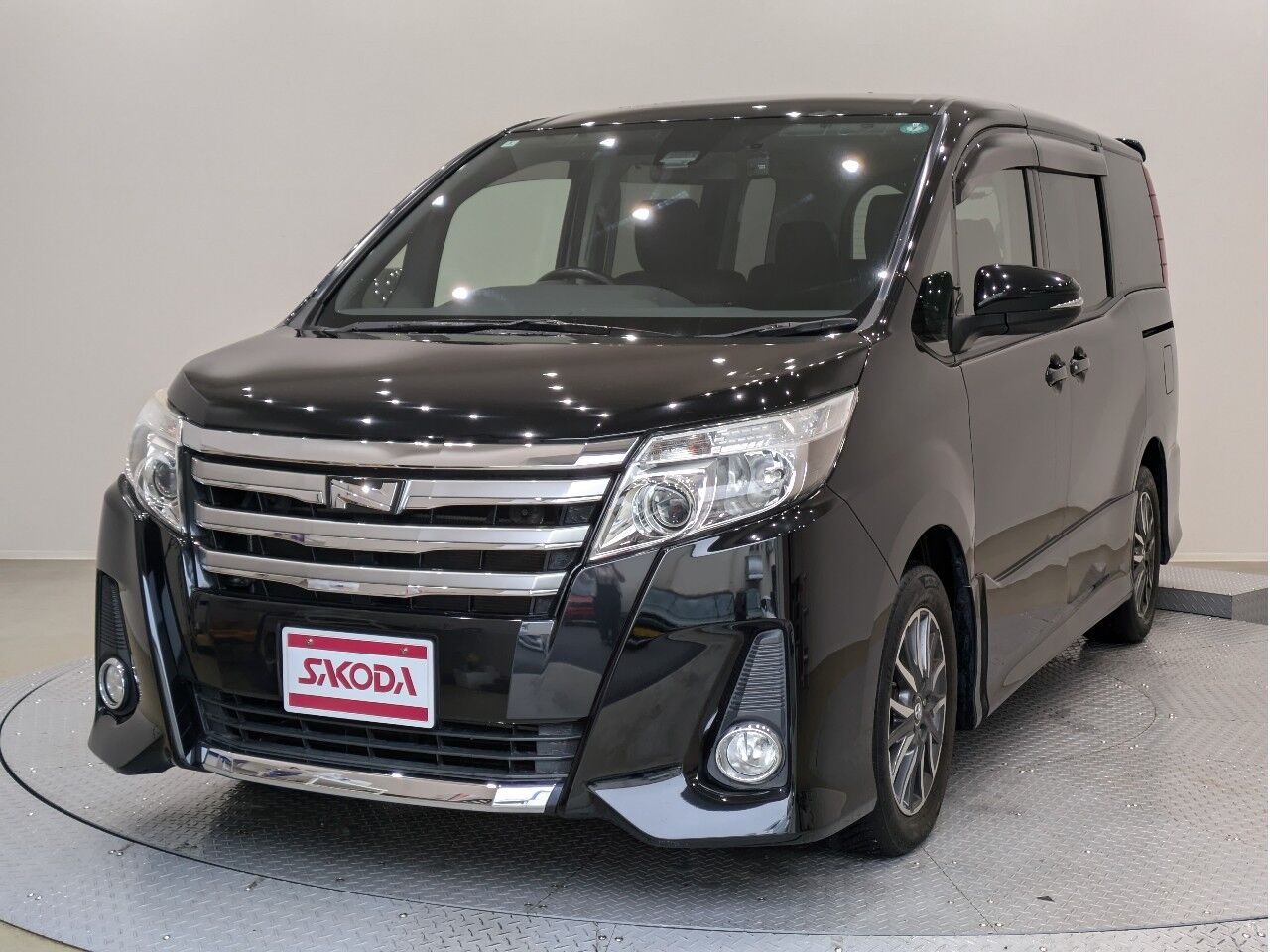 ノア Si 黒の在庫情報 - 東広島で軽自動車・普通車を買うなら【サコダ