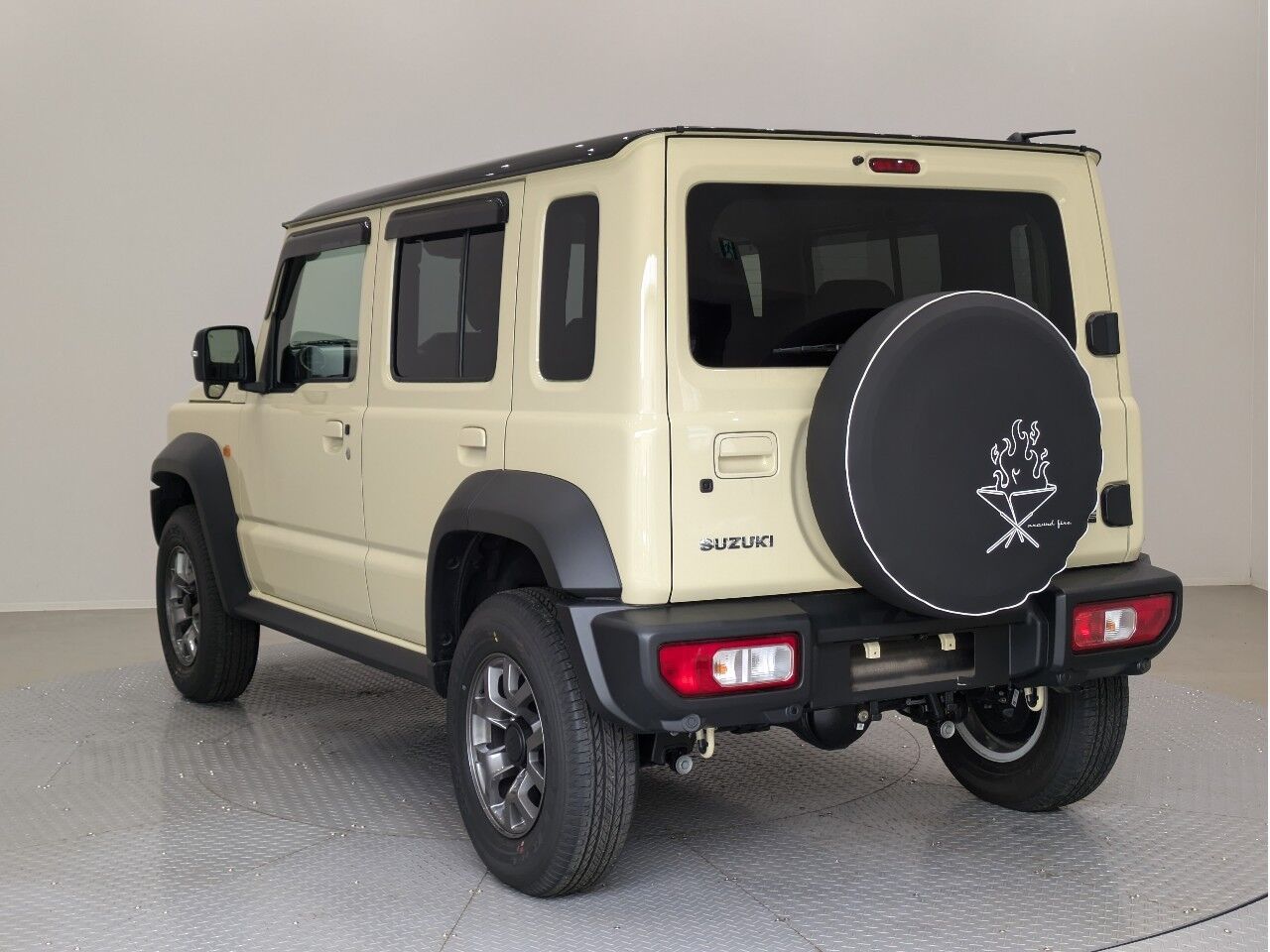 ヨコモナノクロ2台+ジムニー ジムニーノマド(JC74W) 2型にマイナーチェンジ！1型との相違点を公式 ホビーラジコン