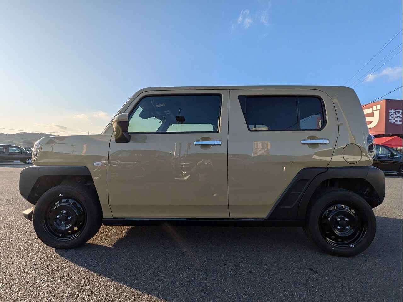 タフト X サンドベージュメタリックの在庫情報 - 東広島で軽自動車
