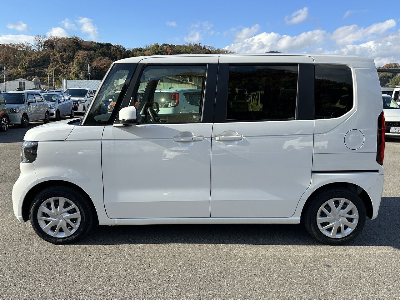 N-BOX ベース プラチナホワイト・パールの在庫情報 - 東広島で軽自動車