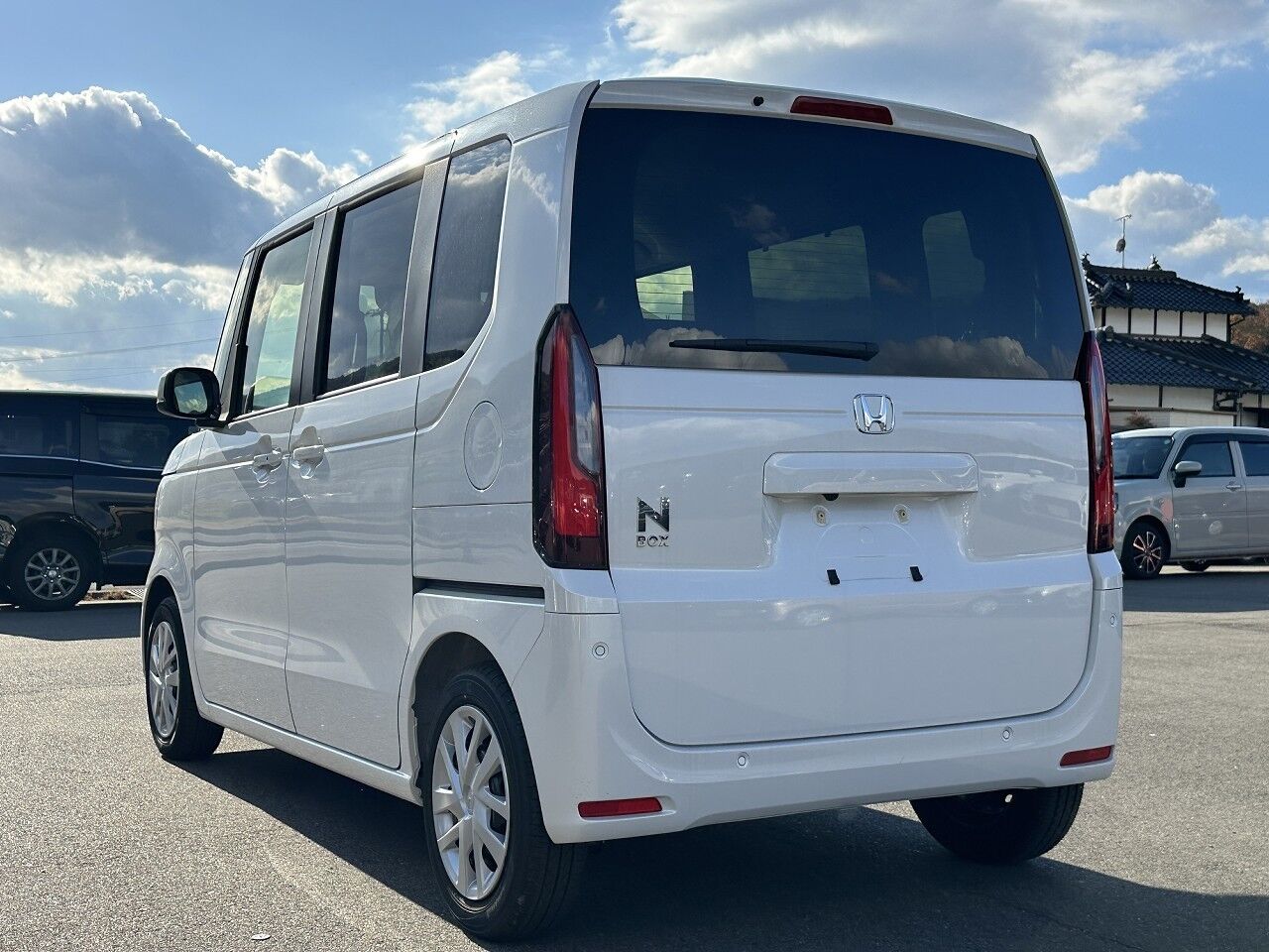 N-BOX ベース プラチナホワイト・パールの在庫情報 - 東広島で軽自動車