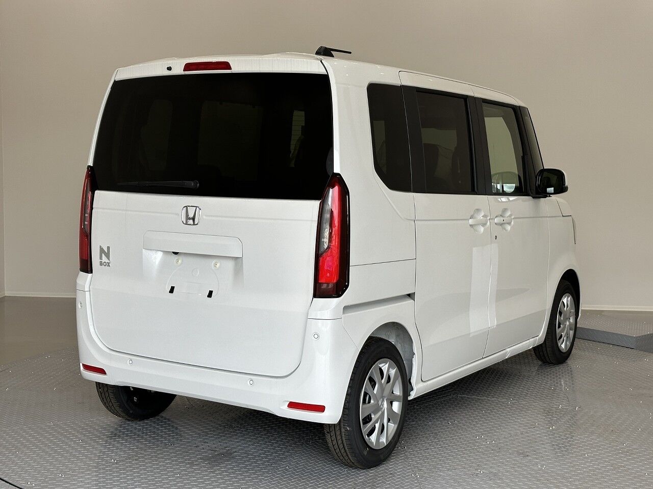N-BOX ベース プラチナホワイト・パールの在庫情報 - 【サコダ車輌海田