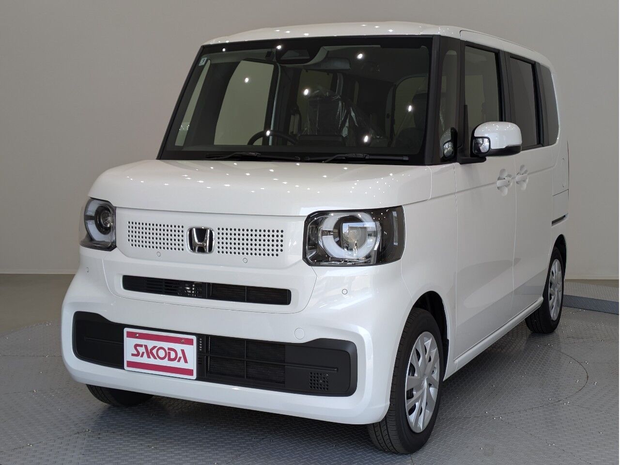 N-BOX ベース 純正8インチナビ プラチナホワイト・パールの在庫情報