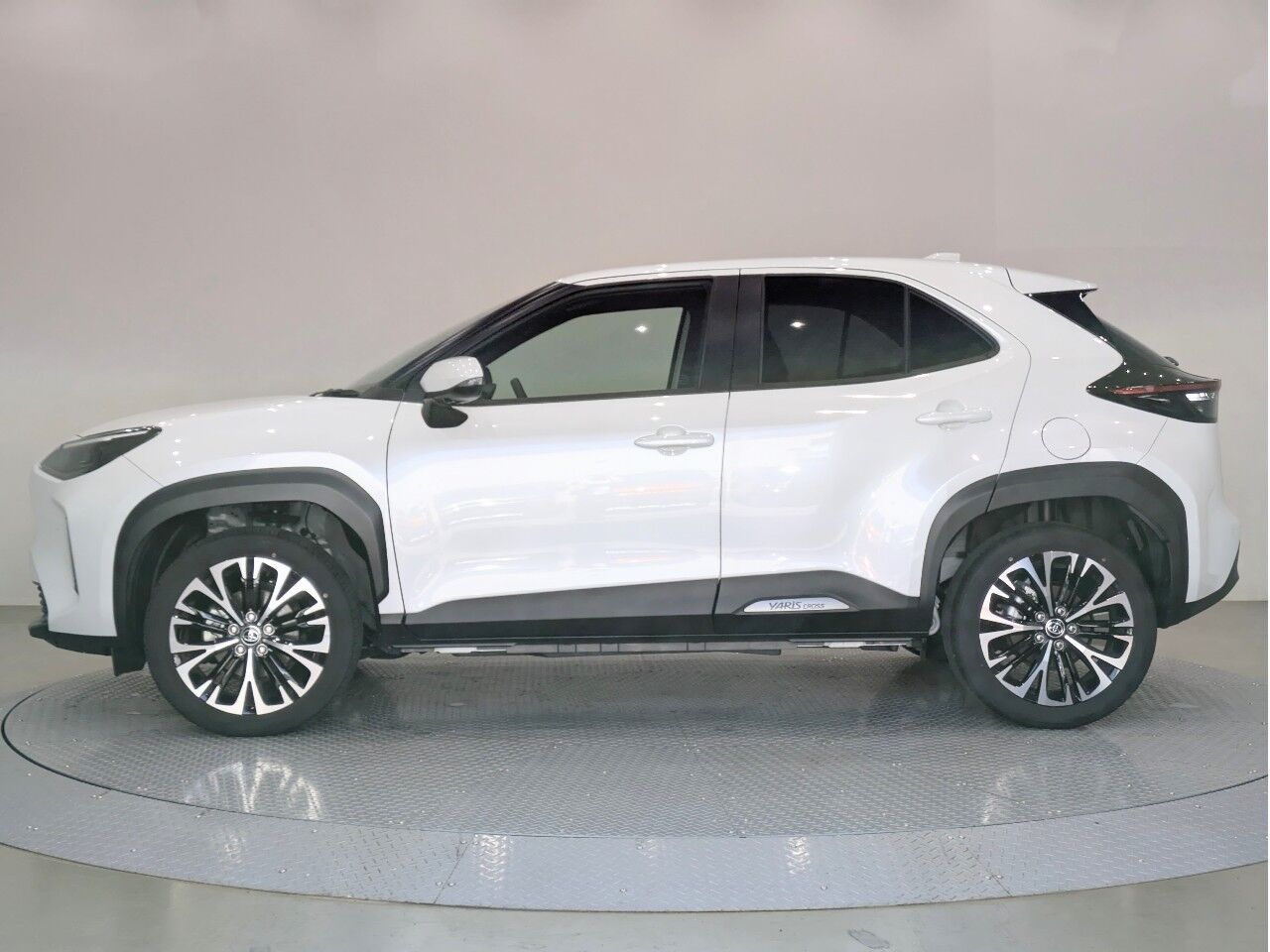 ヤリスクロス HYBRID Z プラチナホワイトパールマイカの在庫情報