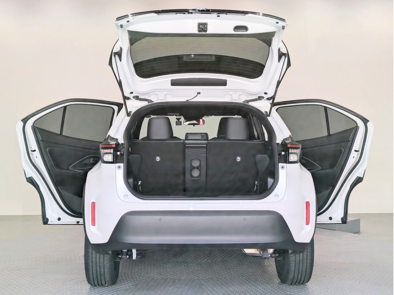 ヤリスクロス HYBRID Z プラチナホワイトパールマイカの在庫情報