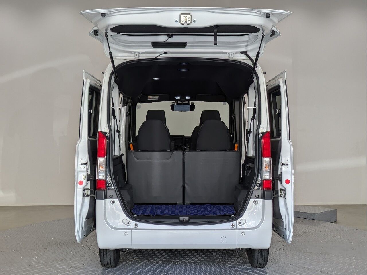 N-VAN +STYLE FUN・ターボ プラチナホワイト・パールの在庫情報 | 広島