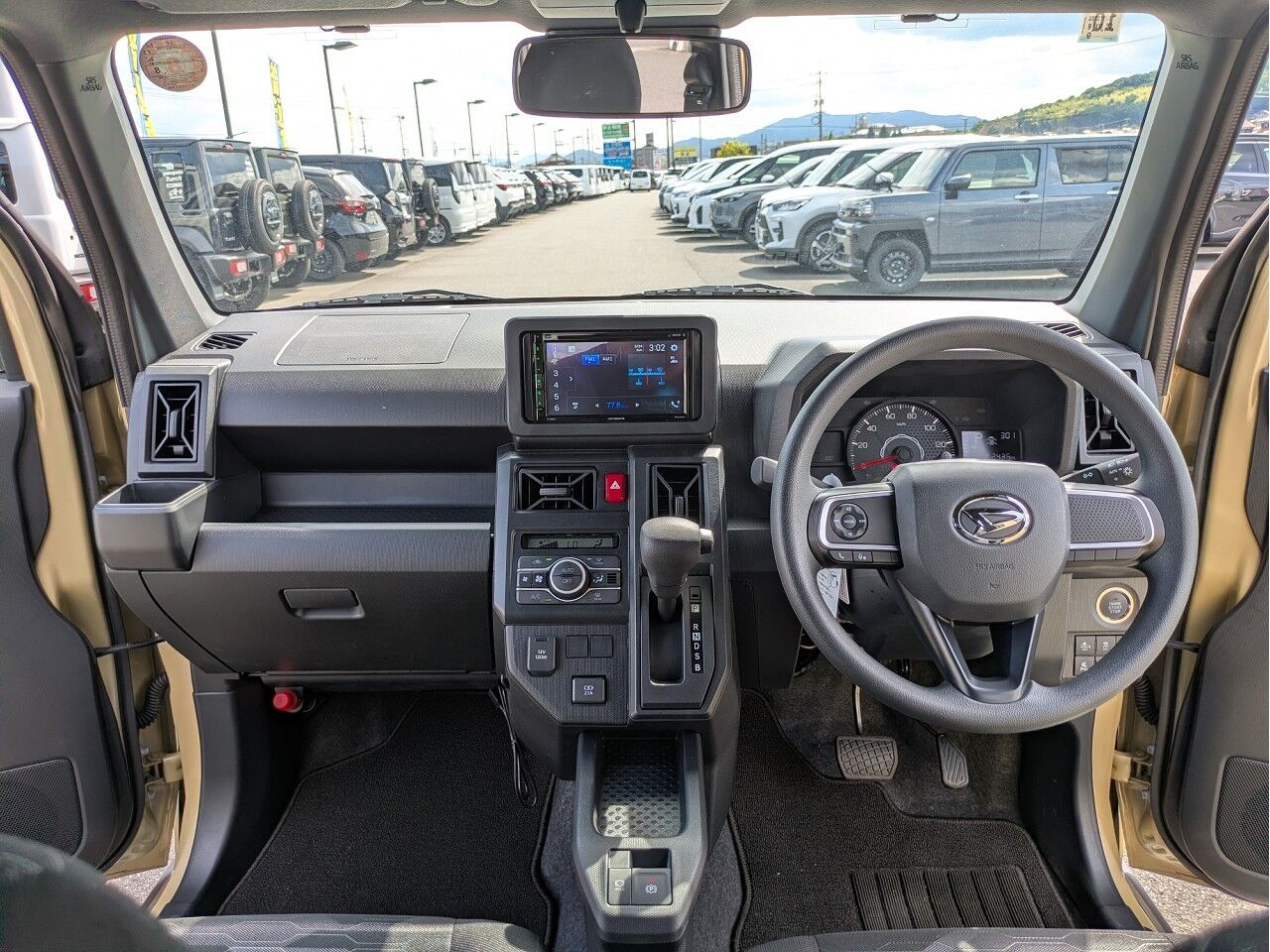 タフト X R8/8/8〜目玉車 サンドベージュメタリックの在庫情報 - 東