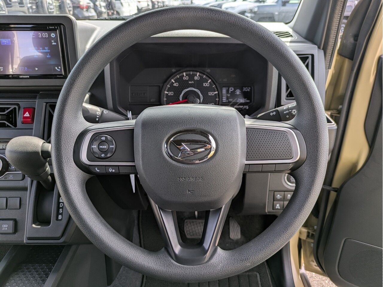 タフト X R8/8/8〜目玉車 サンドベージュメタリックの在庫情報 - 東