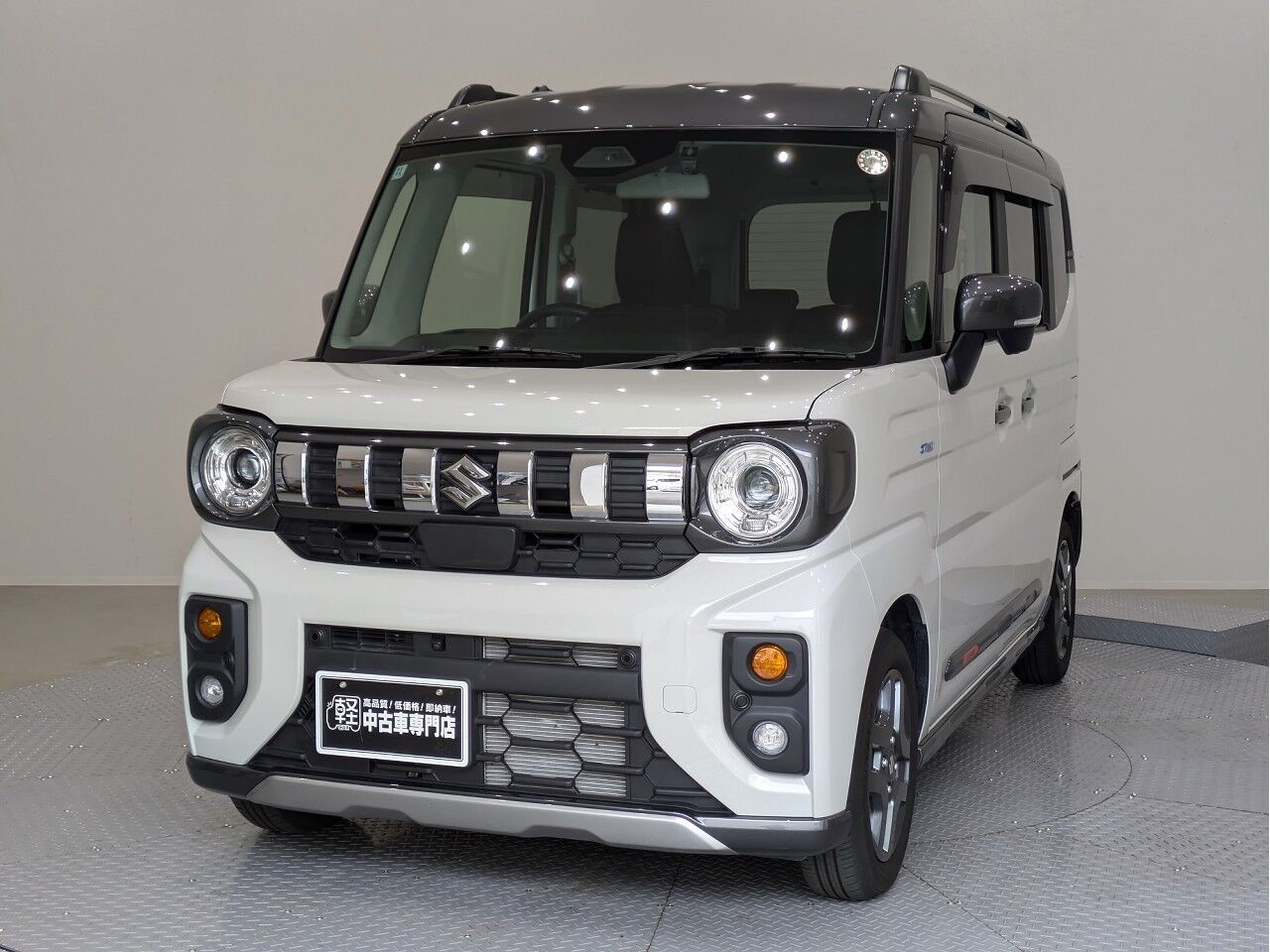 いじゅ　スペーシア スペーシアギア HYBRID XZターボ ソフトベージュメタリック ガン
