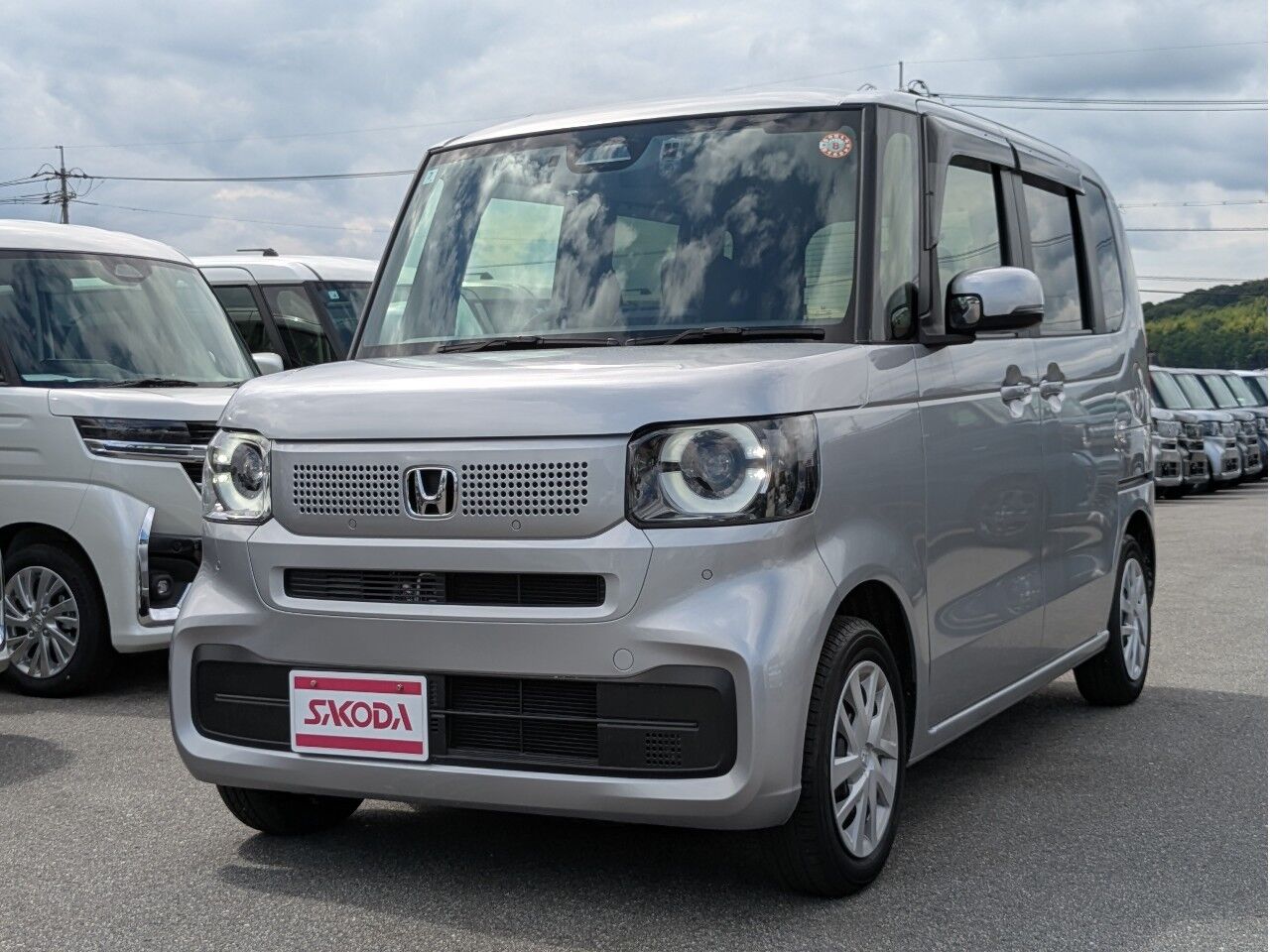 N-BOX ベース 純正8インチナビ ルナシルバー・メタリックの在庫情報